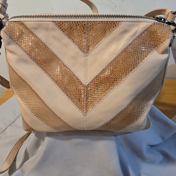 Vintage Badgley Mischka Tan & Gold Chevron Snakeskin Leather Crossbody Bag. NWT - Picture 2 of 15